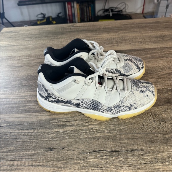 Size 11.5 - Air Jordan 11 Retro Low Light Bone Snakeskin - Picture 6 of 9